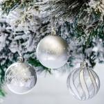 Kerstversieringen 9 stuks 6cm , bevroren winter zilver en wit onbreekbare kerstbal ornamenten decoratie voor kerstboomversiering