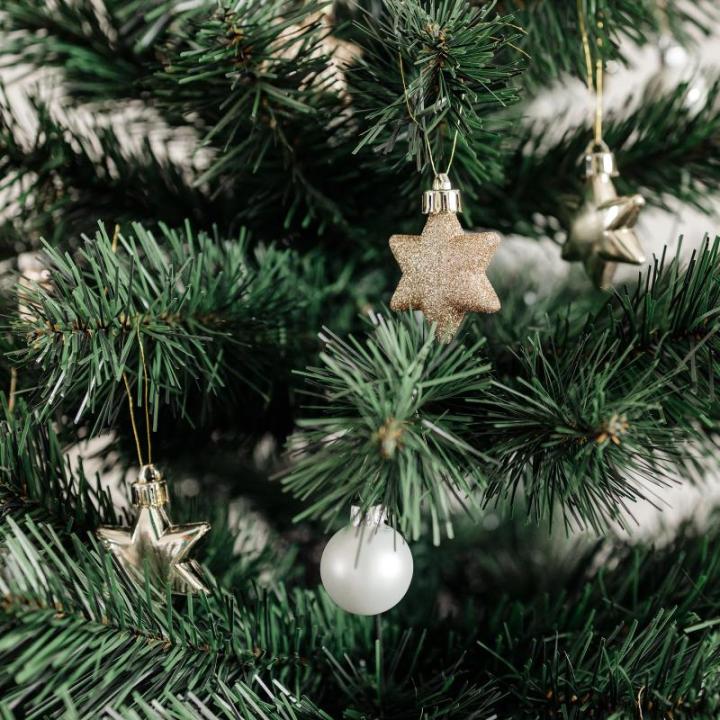 Realistische Kunstmatige Kerstboom Fir Xmas Tree | Afmeting: 120 cm | Feestdagdecor | Diepgroene Dichte Takken Stabiele Stand | Binnen & Buiten