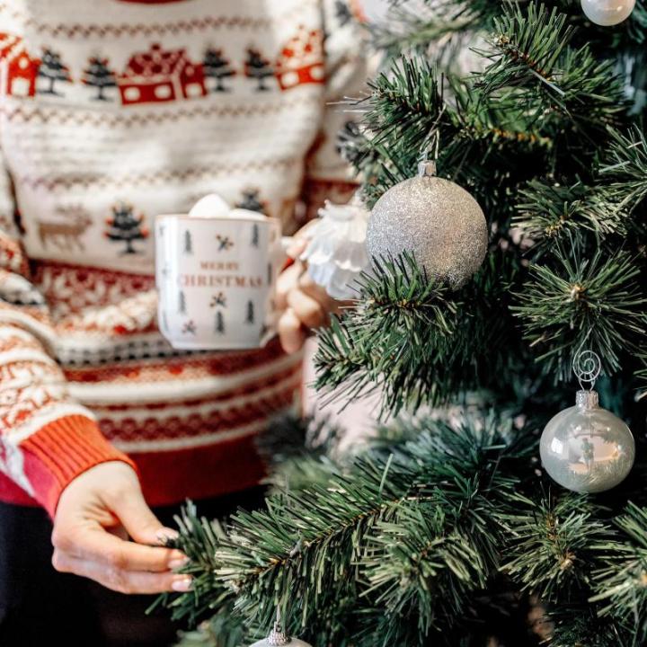 Realistische Kunstmatige Kerstboom Fir Xmas Tree | Afmetingen: 180 cm | Opvouwbare Vakantie Decor | Diepgroene Dichte Takken Stabiele Stand | Binnen & Buiten